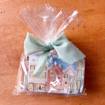 Gingerbread & Vanilla Candle Tin w/Mini Matches