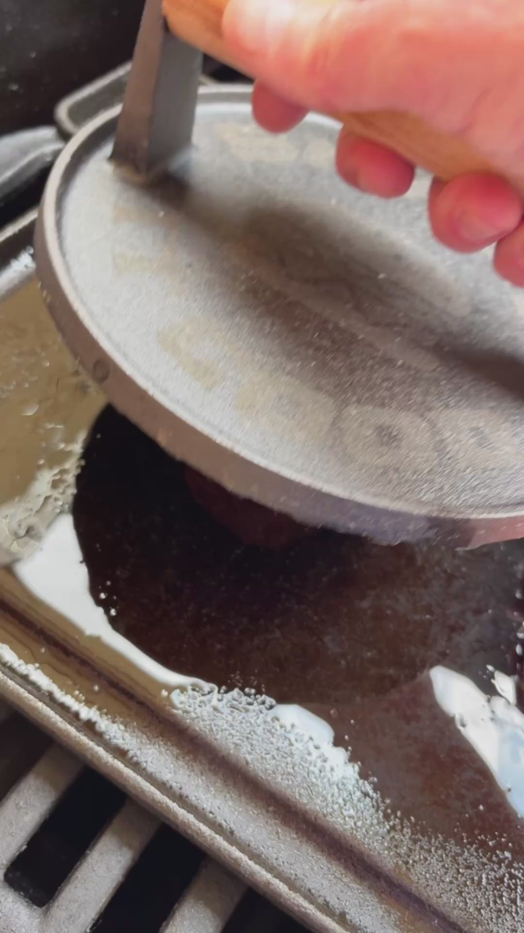 "Burger Master" Cast Iron Grill Press