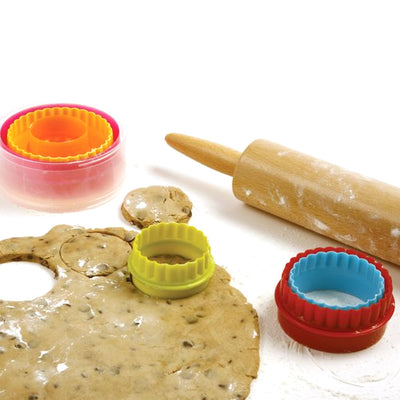 biscuit/cookie cutter set on barquegifts.com