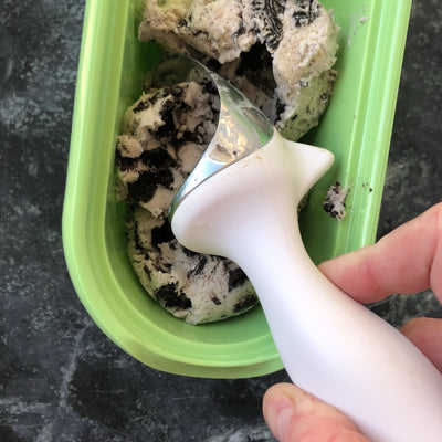 white ice cream scoop on barquegifts.com
