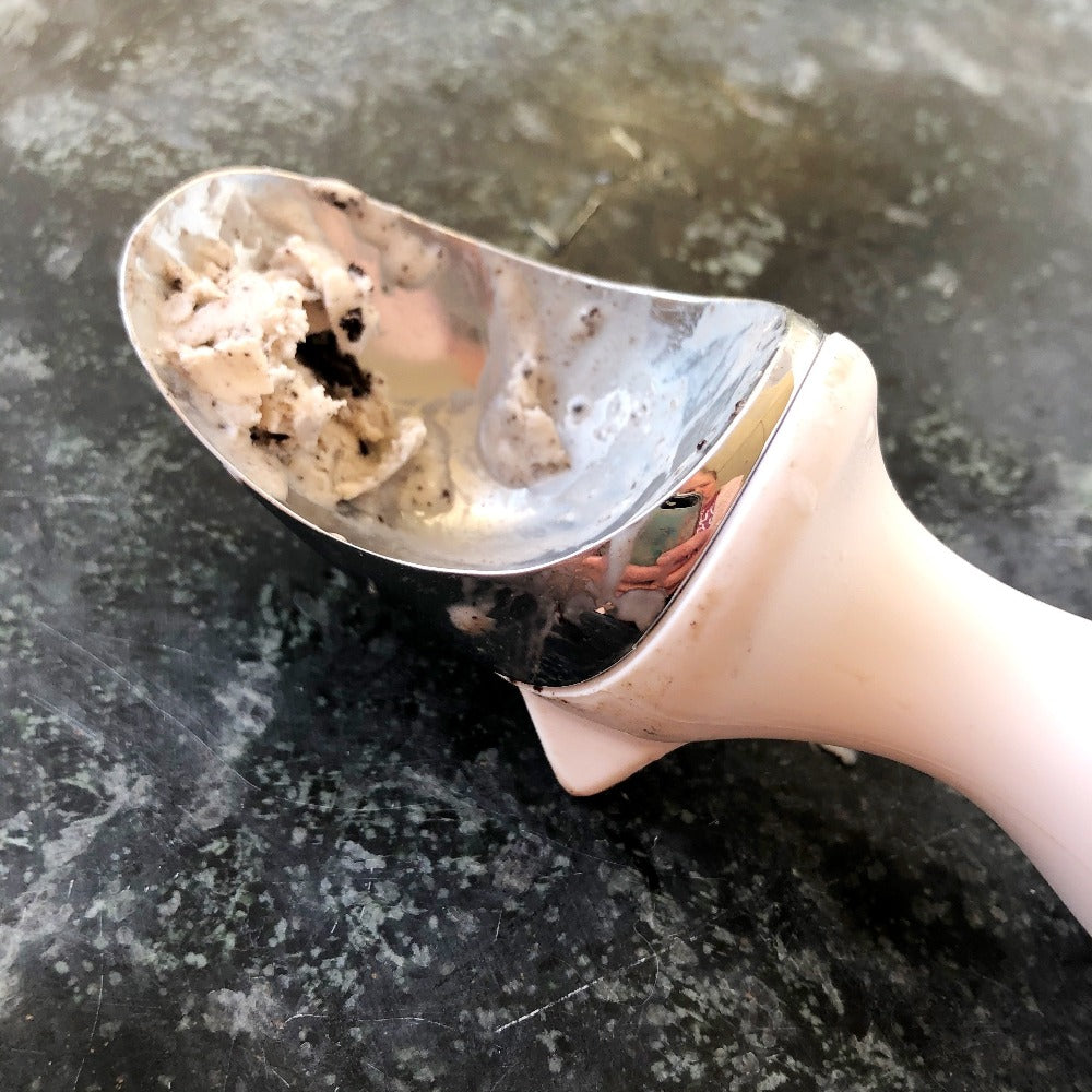 white ice cream scoop on barquegifts.com